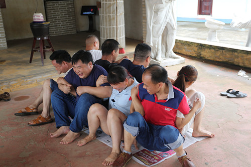 坐地起身 坐地起身